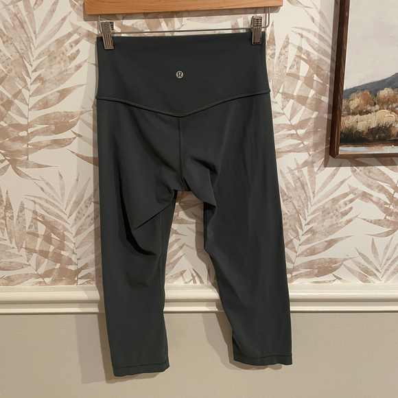 NWOT Lululemon Align Crop (19”) in Dark Forest Size 6 - Picture 4 of 9